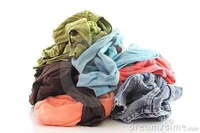 Cómo sacar el olor a humedad de la ropa