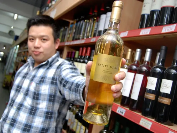 Vino balato: por qué los súper chinos venden a precios baj