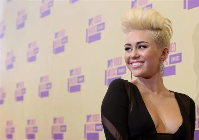 Britney Spears pide a Miley Cyrus que le enseñe a 'perrear'