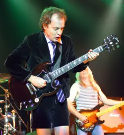 La Gibson SG de Angus Young [Info + Yapa]