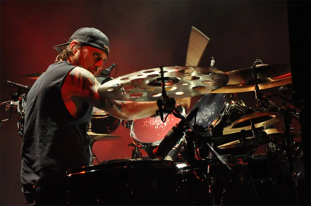 Dave Lombardo expulsado de Tan Bionica