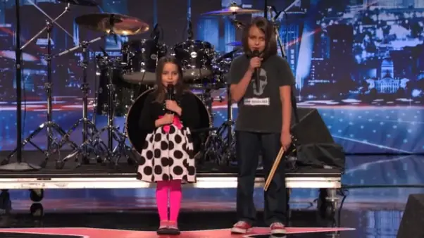 Una niña de seis años sorprende a todos cantando heavy met