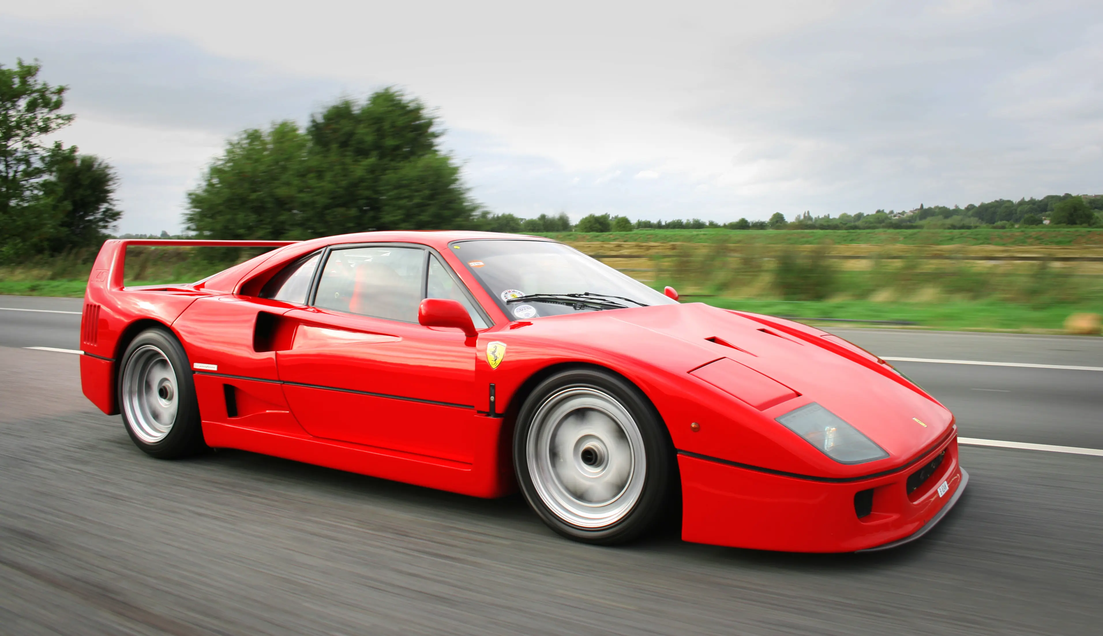 Ferrari F40 (Superdeportivo Clásico Noventero!)