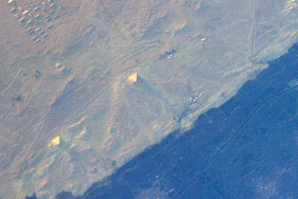 Hallan 17 pirámides desde el espacio