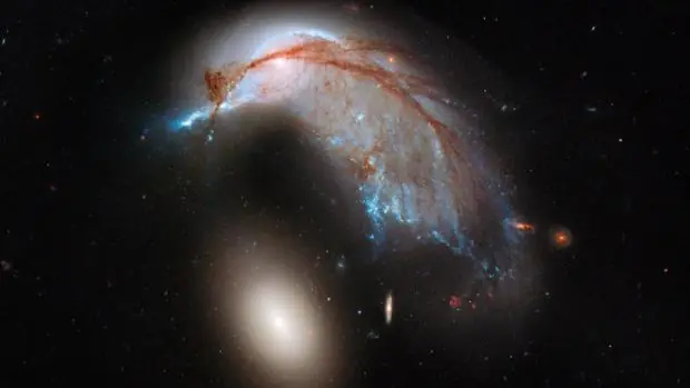 Increíble: Una galaxia con forma de Pingüino y su Huevo