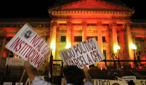 Denuncian por Traición a la Patria a los que Votaron la ref