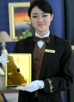 Regalan un iPad de oro de 24 quilates para los clientes de