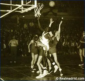 La canasta que obligó a cambiar las reglas del baloncesto
