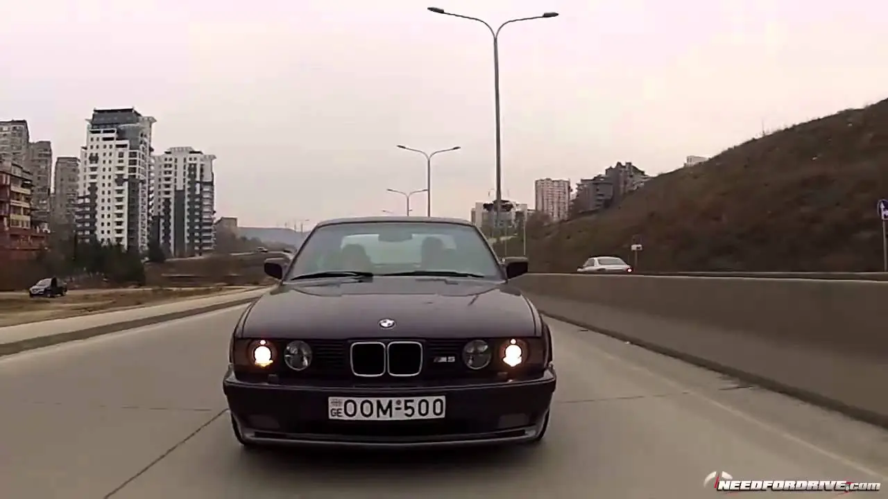 Drift callejero BMW M5 [Giorgi Tevzadze]
