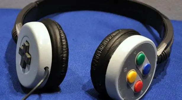 Tu viejo control nintendo covertido en unos audifonos