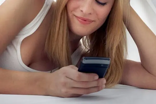 4 Errores que cometemos al mensajear con una chica!.