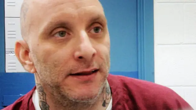 "Bésenme el trasero"