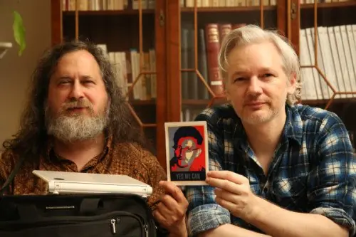 Stallman y Assange por Snowden: “Yes we can”