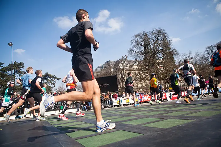 generar electricidad a partir de la fuerza peatonal