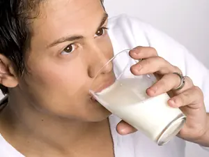 La leche y los carbohidratos le sientan mal a tu esperma
