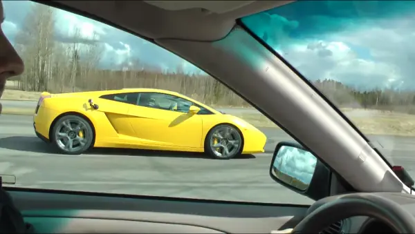 Volvo vence a Lamborghini Gallardo