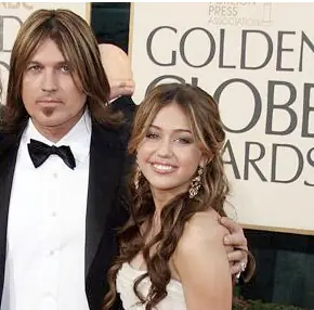 Miley Cyrus atacada por Satán segun su padre