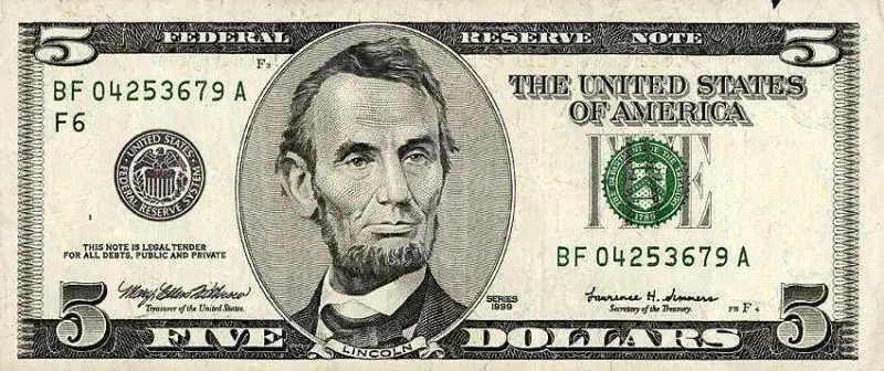 Dólar bajo presión antes de reuniones de bancos centrales