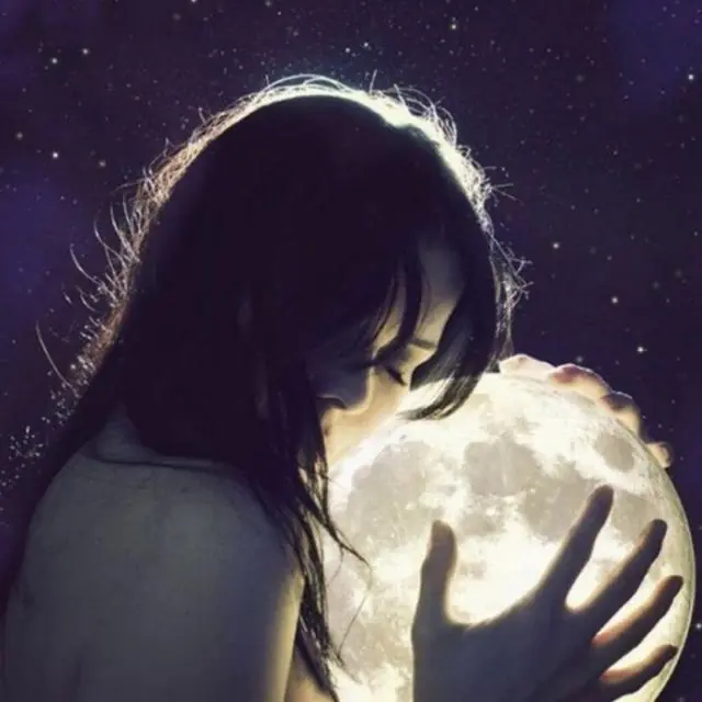 La mujer de la cuarta luna