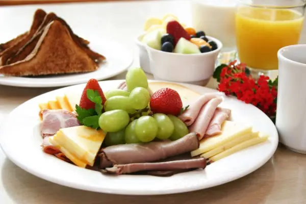 ¿Por qué desayunar contribuye al bienestar?