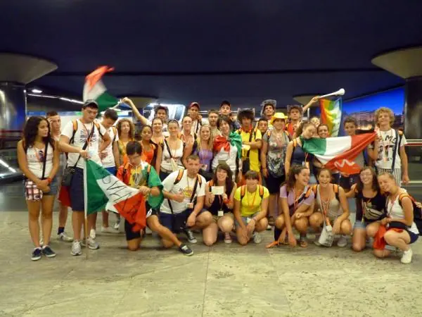 Fiesta de bienvenida de los jóvenes - Saludo