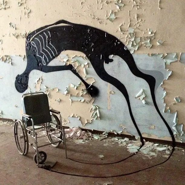 Pinta "sombras" en hospital abandonado