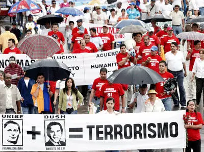Marcha en contra de Uribe en Colombia