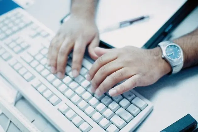 ¿Por qué los teclados no estan en orden alfabetico?