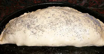 Receta: Calzone rápido lleneno de jamón, queso y aceitunas