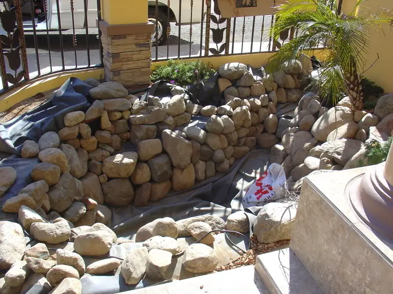 Como hacer una cascada con arroyo