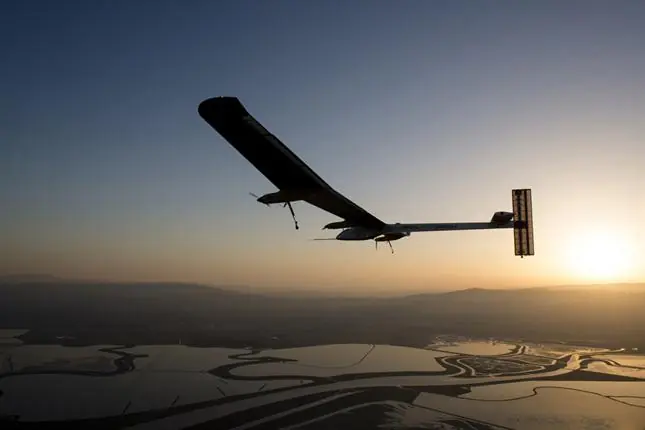 El avión solar Impulse completó su primer escala del viaje