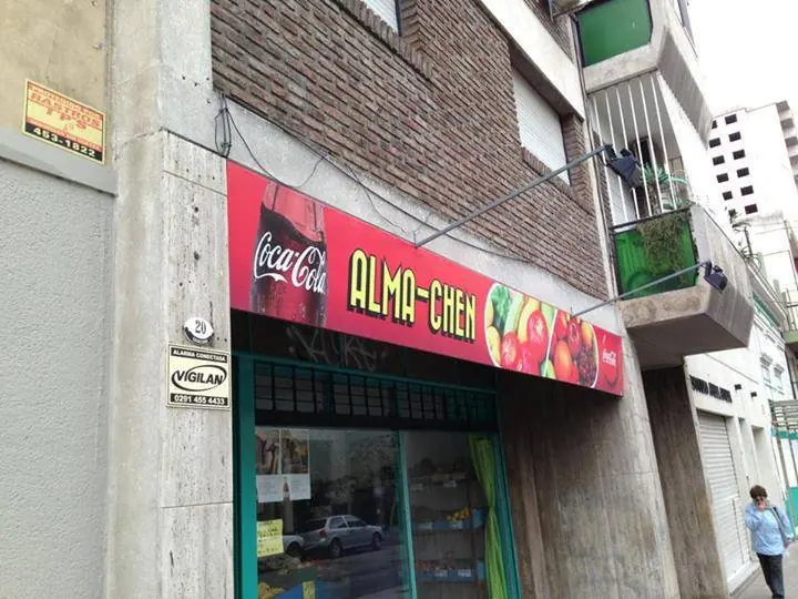 Cuando fb pretende ser gracioso....!    Y, una sonrisa te sa