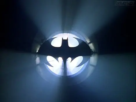 Un abrecartas muy a la Batman