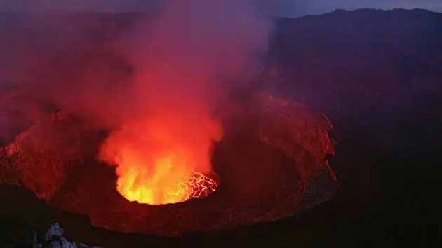 Descubren el mayor volcán de la Tierra