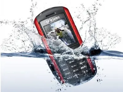 Como reparar / rescatar tu celular mojado