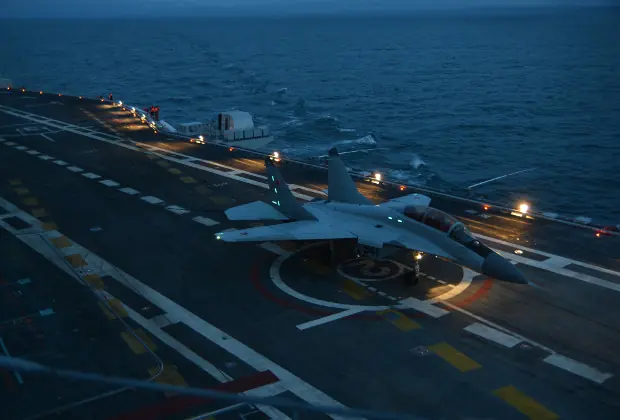 Cubierta del "Vikramaditya"en una noche volando co