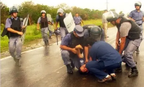 Eduardo Galeano en el acampe de lucha y resistencia QOM