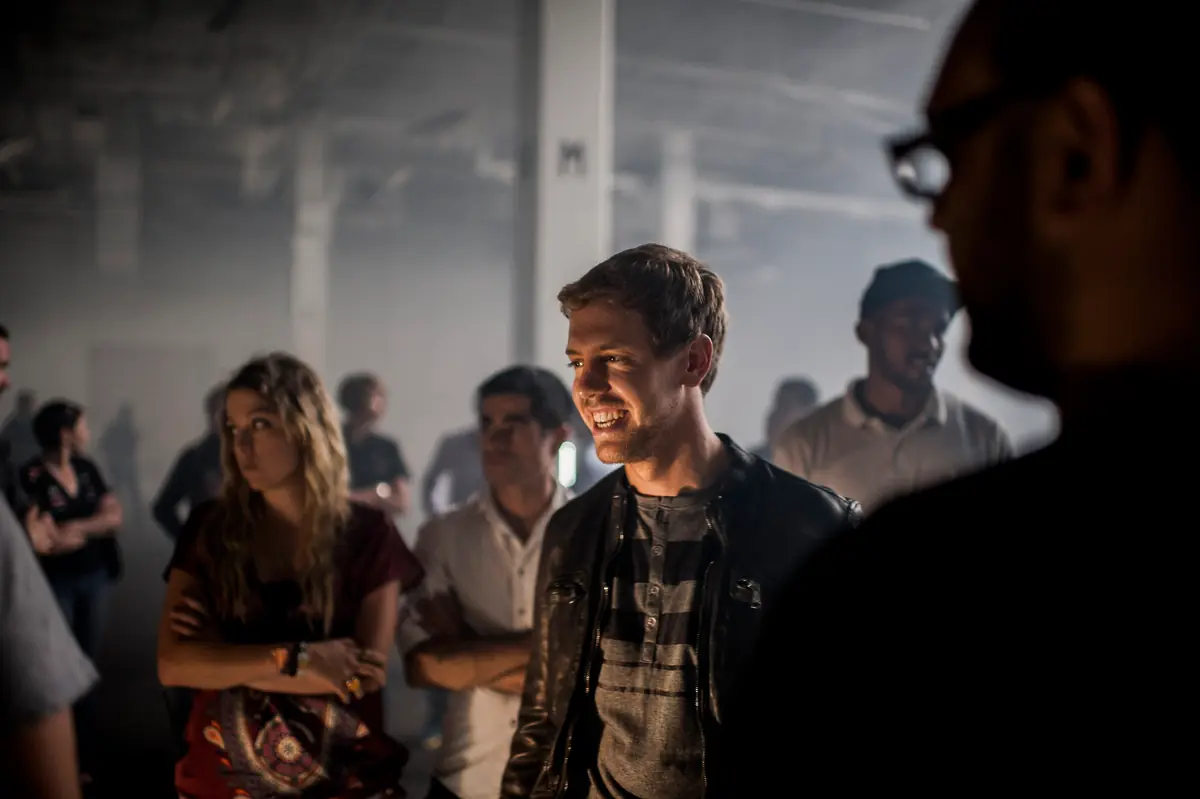 Sebastian Vettel en un videoclip musical de Melanie Fiona