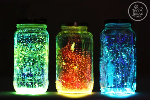 Cómo hacer frascos que brillan en la oscuridad