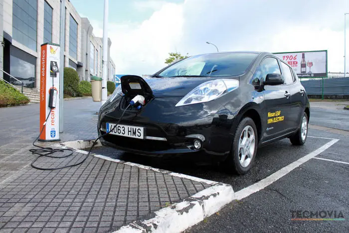 ¿Por qué un coche eléctrico aparcado sigue consumiendo en