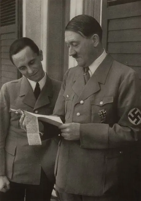 HItler sufre una broma telefonica