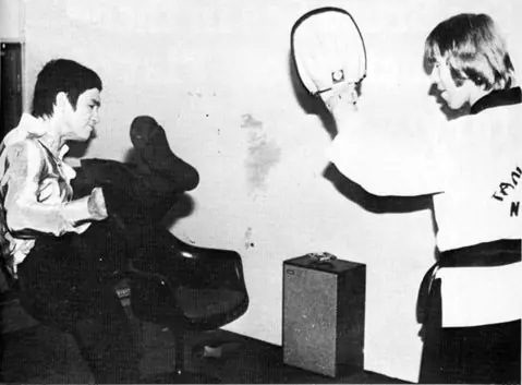 bruce lee el camino de un dragon parte 2