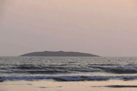 Tras sismo de 7.7 grados emerge isla en mar de Pakistan