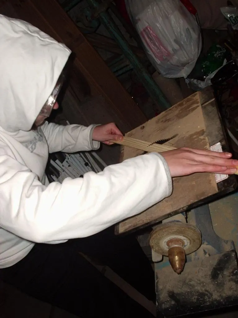 2 cuadros para la abuela con una caja y mucha paciencia