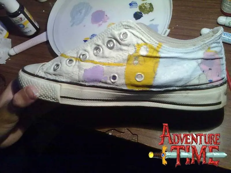 No tires tus zapas viejas, Pintalas!