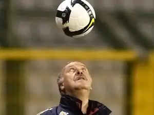 Jugar al fútbol lesiona el cerebro