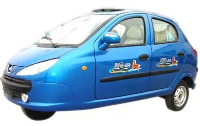 Peugeot 206 de tres ruedas.