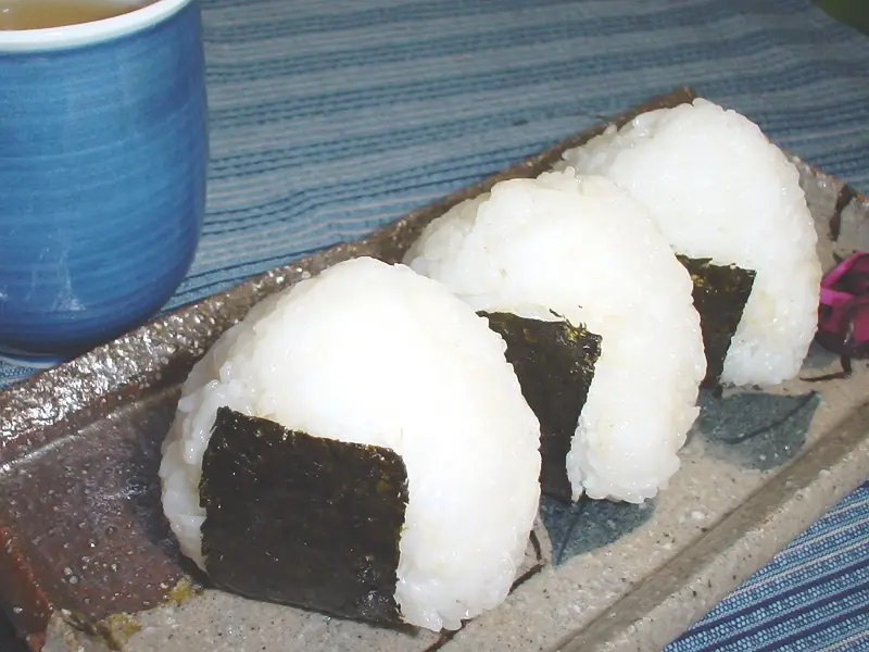 bolitas de arroz rellenas perfectos para amantes del anime