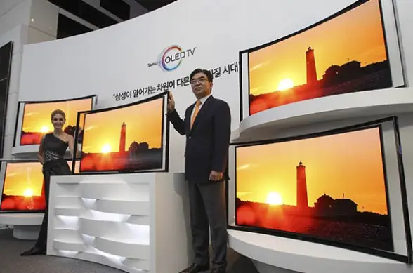 Samsung lanza televisor curvo con pantalla OLED