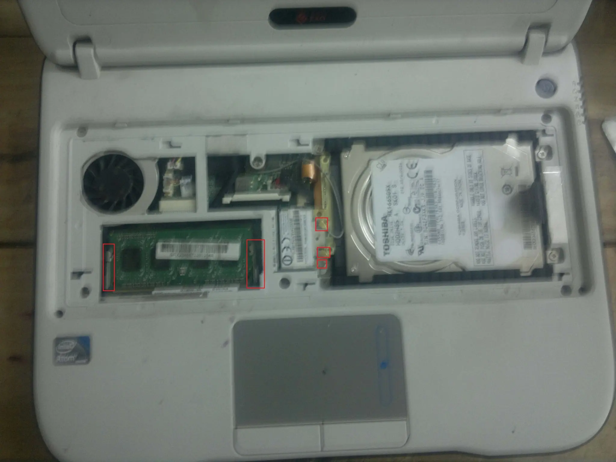 Desarmar netbook exo 355 (gobierno)